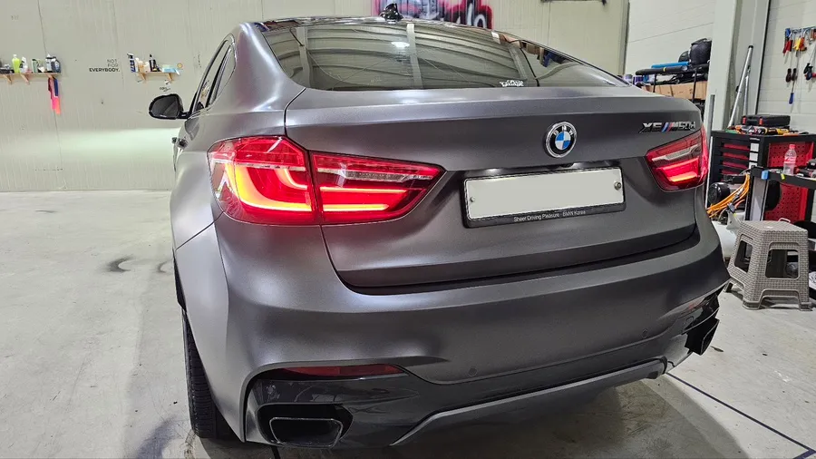 BMW X6 vinyl wrap - BMW X6 Vinyl Wrap Review: Dark Gray Color Change photo 5