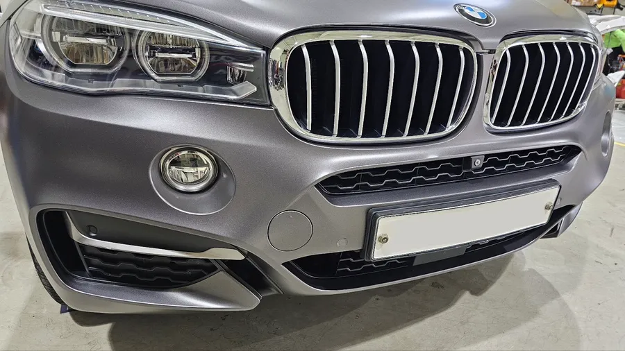 BMW X6 vinyl wrap - BMW X6 Vinyl Wrap Review: Dark Gray Color Change photo 6