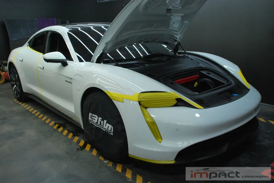 Porsche Taycan PPF施工事例｜費用目安と仕上がり 施工写真 3-1