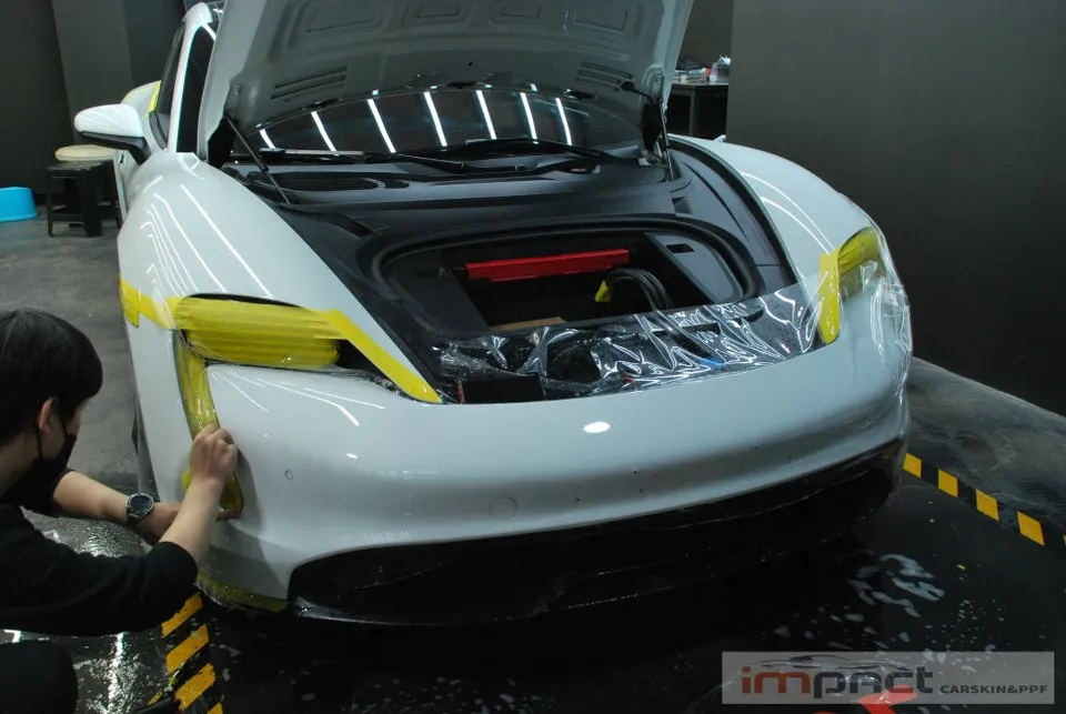 Porsche Taycan PPF施工事例｜費用目安と仕上がり 施工写真 4-1