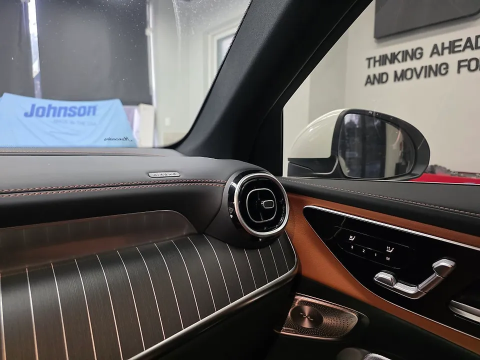 Mercedes-Benz GLC ambient lighting - Mercedes-Benz GLC Ambient Lighting Review — Enhanced Interior Moo photo 4