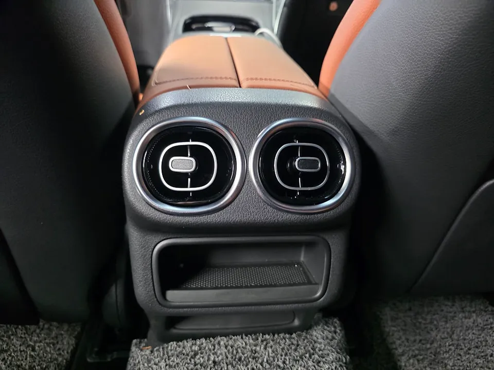 Mercedes-Benz GLC ambient lighting - Mercedes-Benz GLC Ambient Lighting Review — Enhanced Interior Moo photo 5