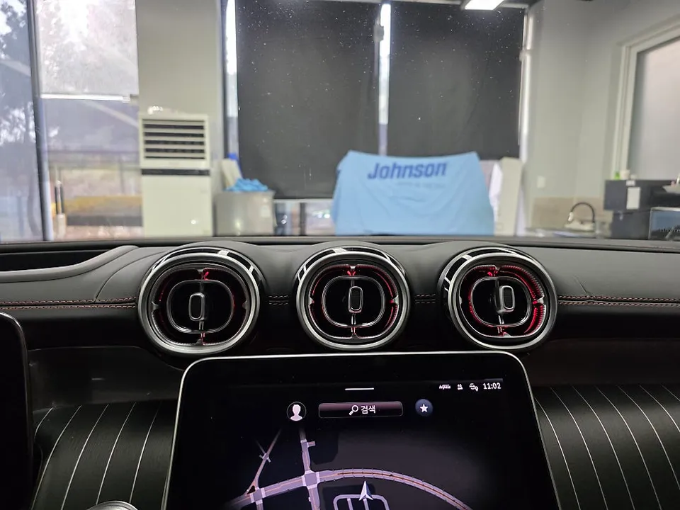 Mercedes-Benz GLC ambient lighting - Mercedes-Benz GLC Ambient Lighting Review — Enhanced Interior Moo photo 7