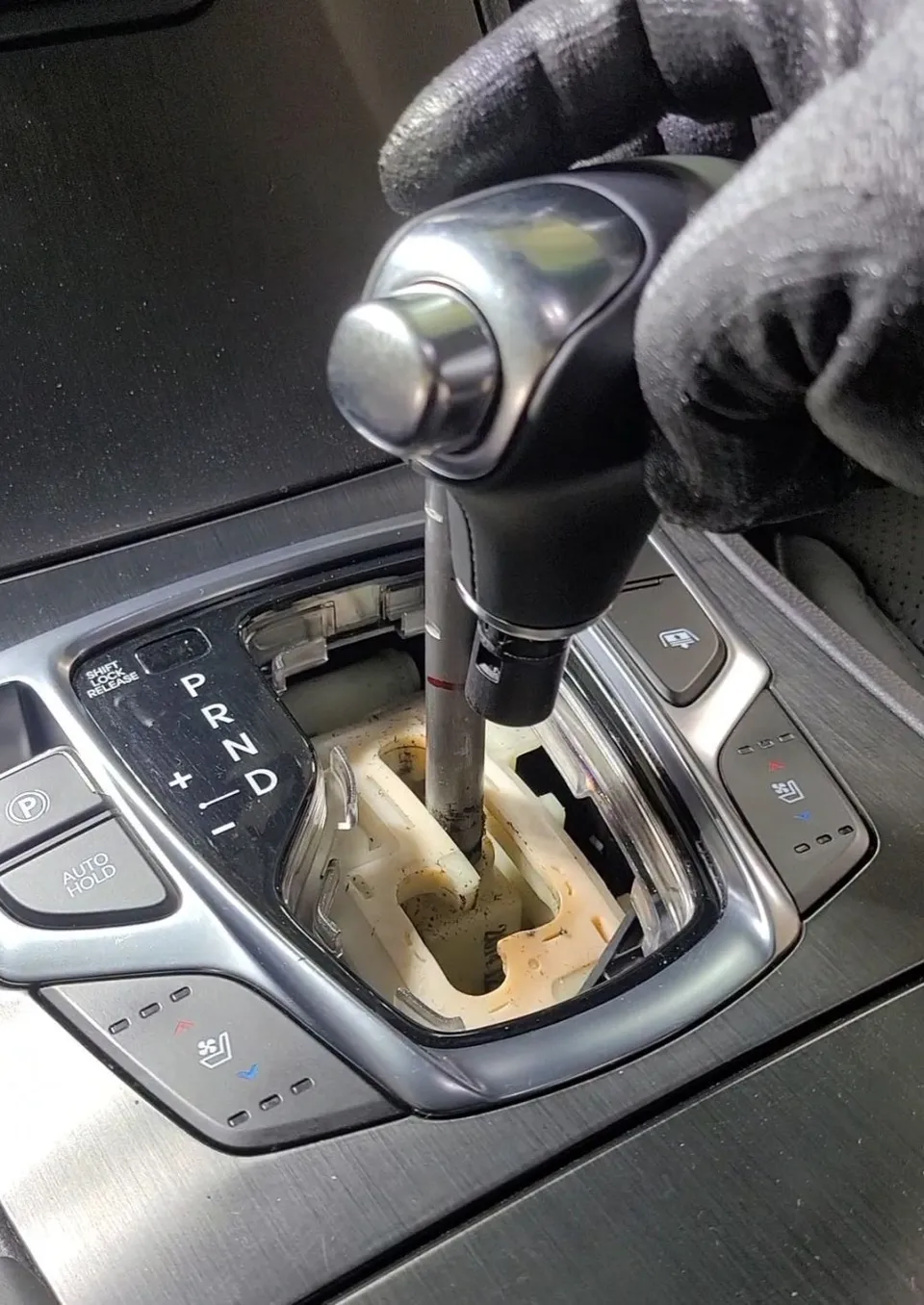 Kia K7 steering wheel - Kia K7 Steering Wheel Customization Review — Enhanced Interior photo 4