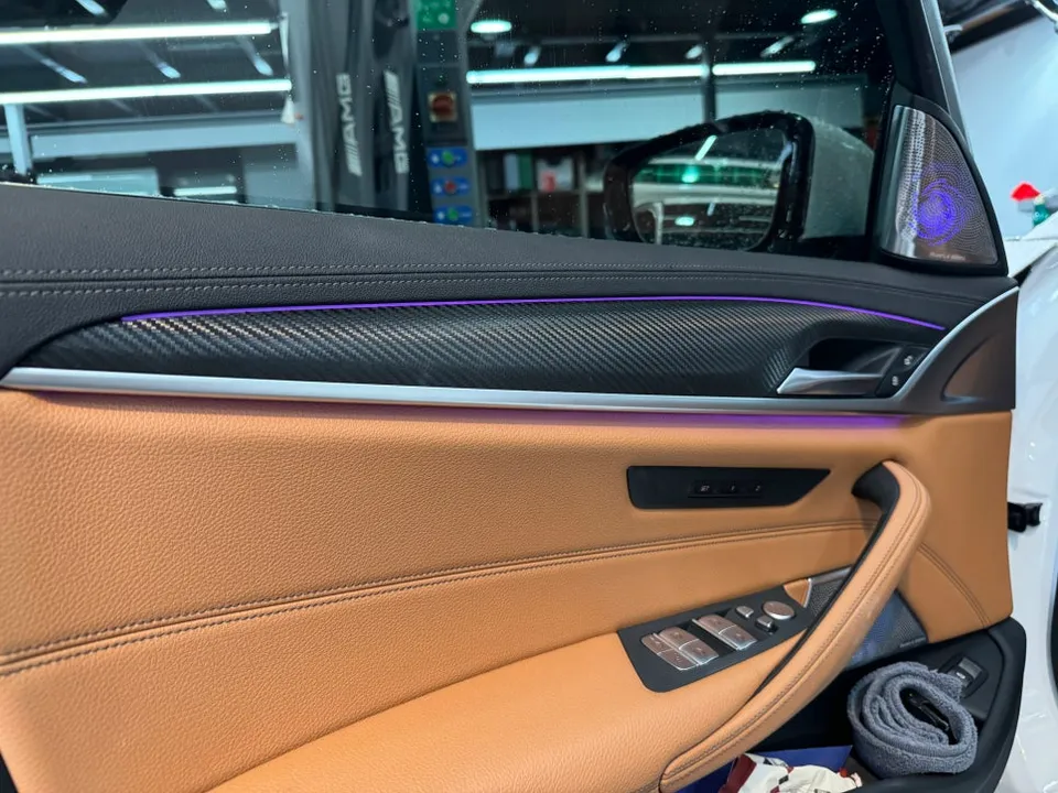 BMW 5 Series G30のカーラッピング事例|実例と費用目安 施工写真 1-3