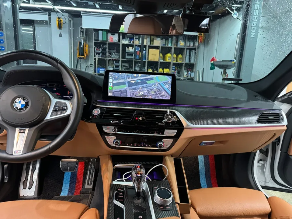 BMW 5 Series G30のカーラッピング事例|実例と費用目安 施工写真 3-3