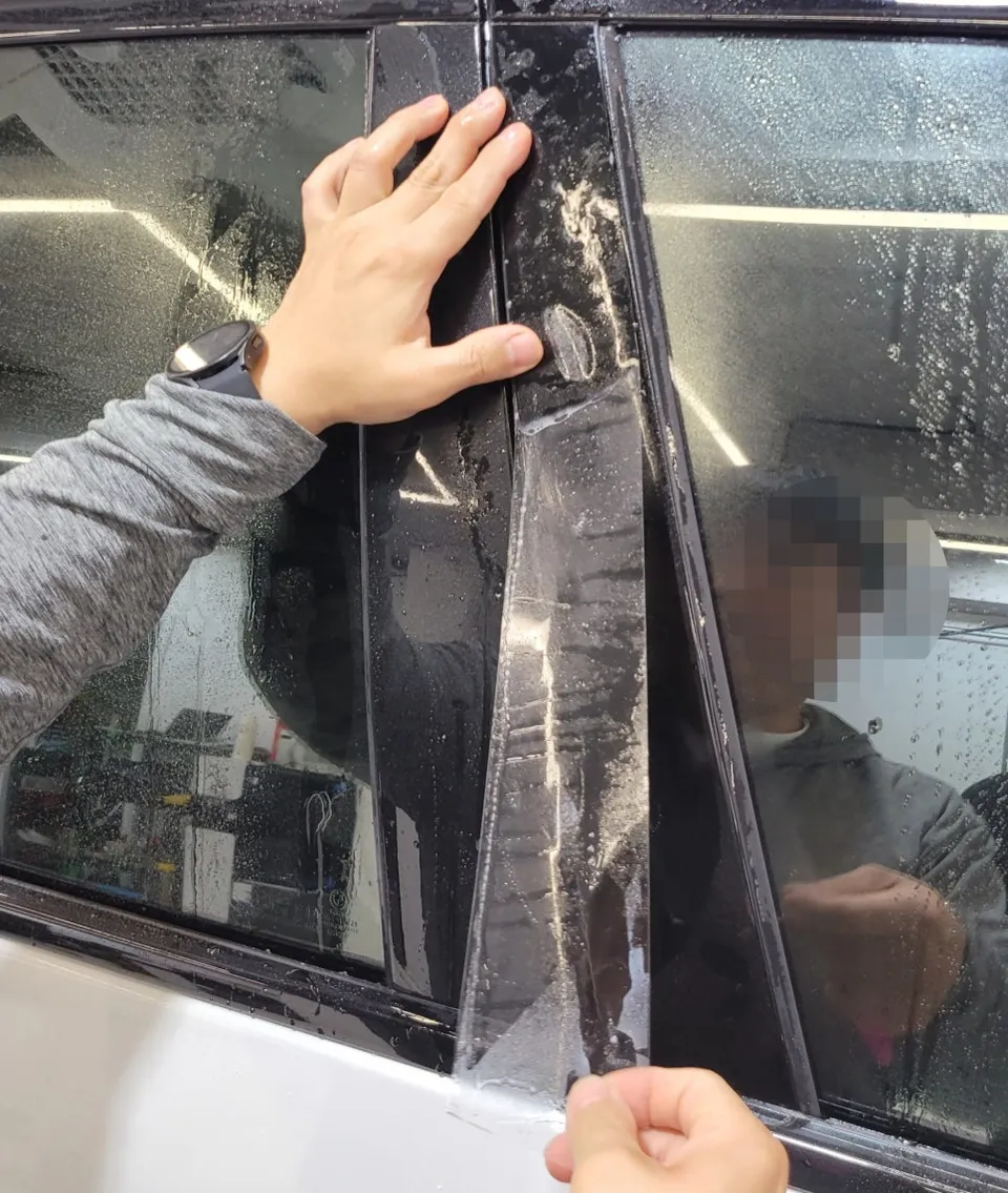 BMW X5 vinyl wrap - BMW X5 Vinyl Wrap Review: Real Carbon Interior Cost & Results photo 5