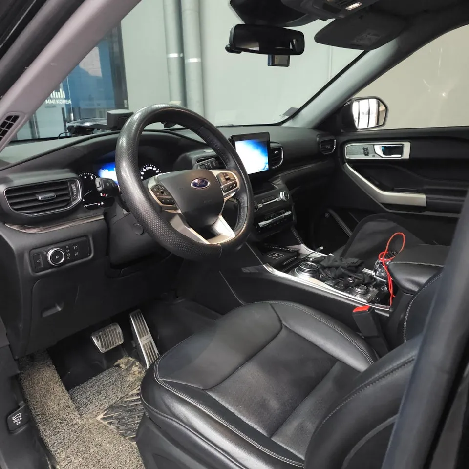 Ford ExplorerのAndroid Auto・CarPlay取付事例 施工写真 2