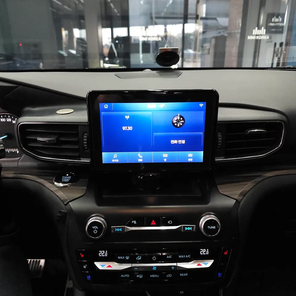 Ford ExplorerのAndroid Auto・CarPlay取付事例 施工写真 3