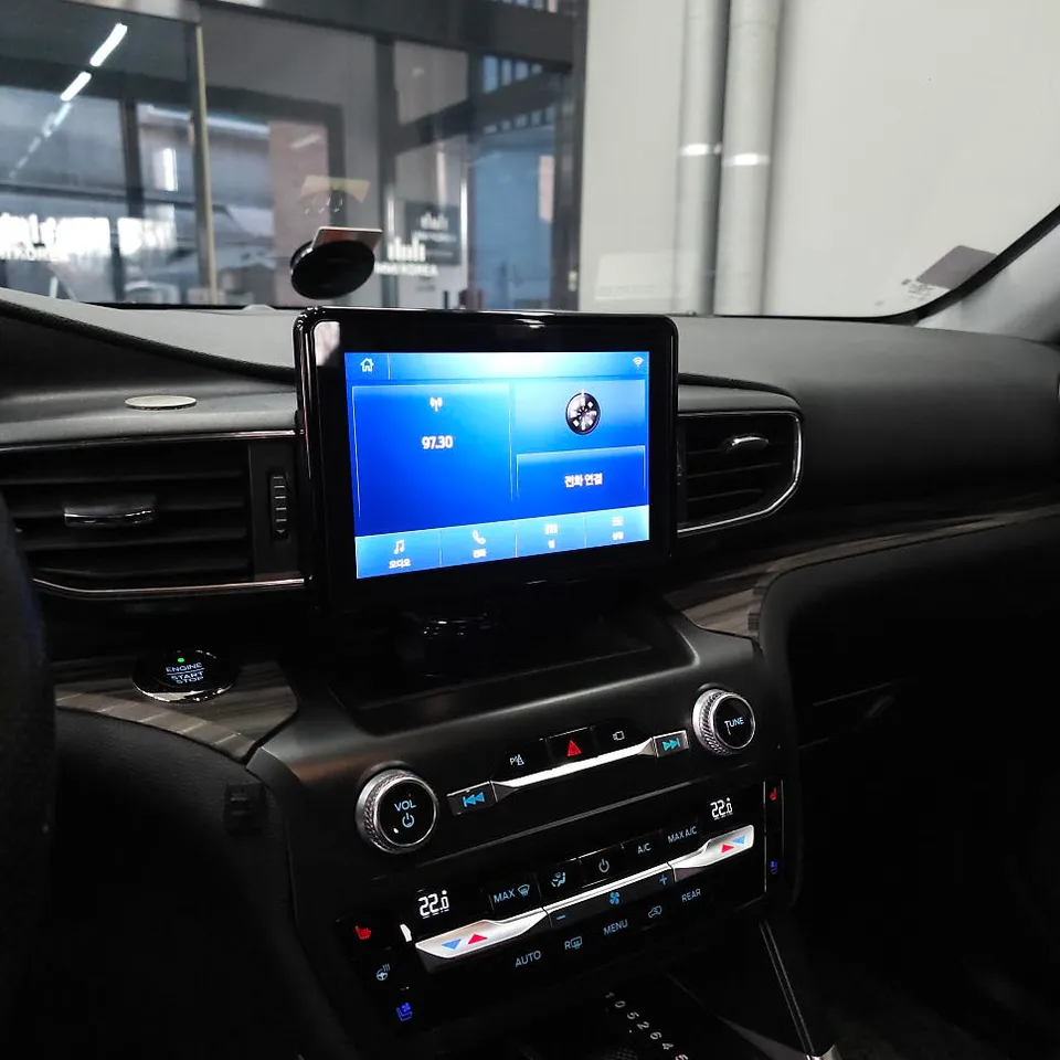 Ford ExplorerのAndroid Auto・CarPlay取付事例 施工写真 4