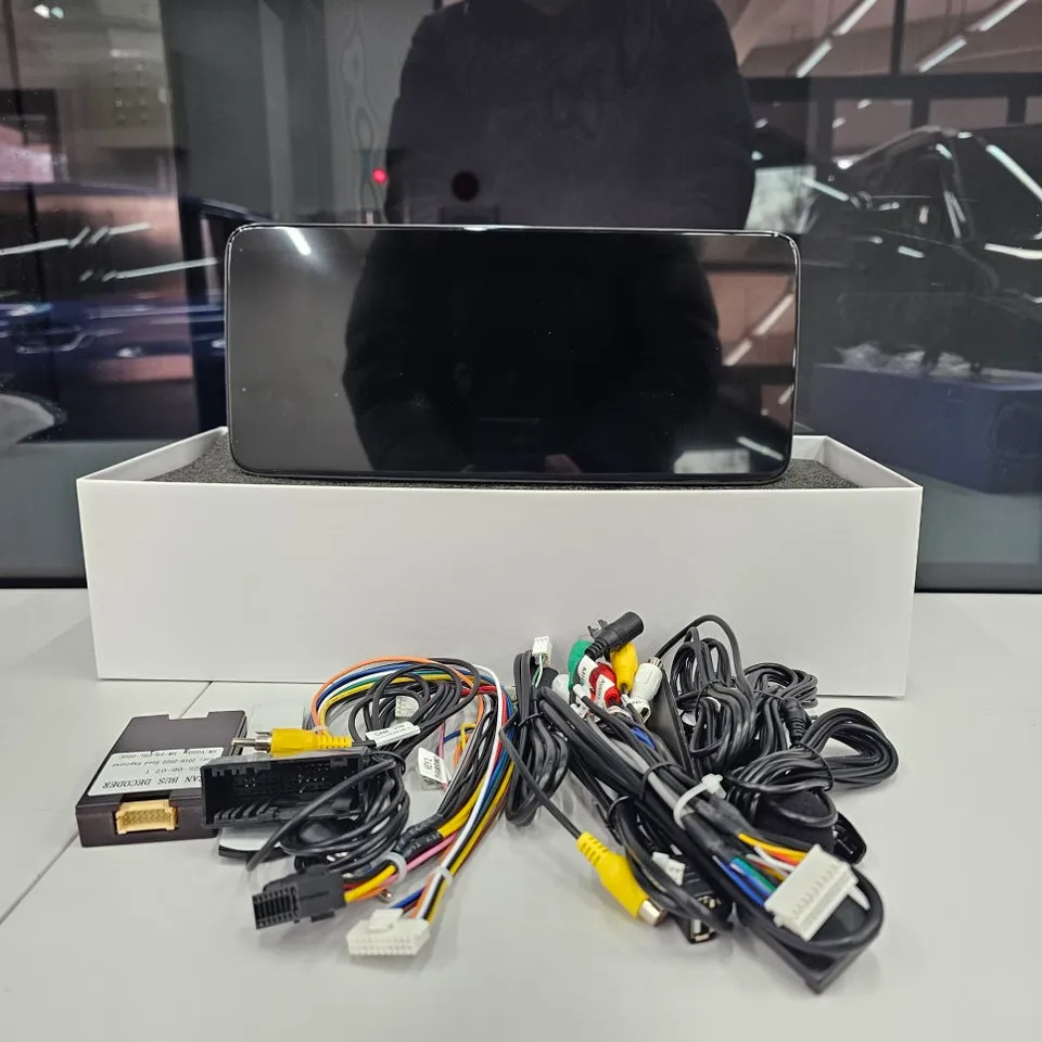 Ford ExplorerのAndroid Auto・CarPlay取付事例 施工写真 5