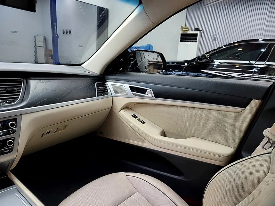 Genesis G80 DH ambient lighting - Genesis G80 DH Ambient Lighting Review: Enhanced Interior photo 3