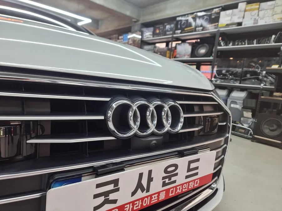 Audi A6のドライブレコーダー取付事例 施工写真 2-2