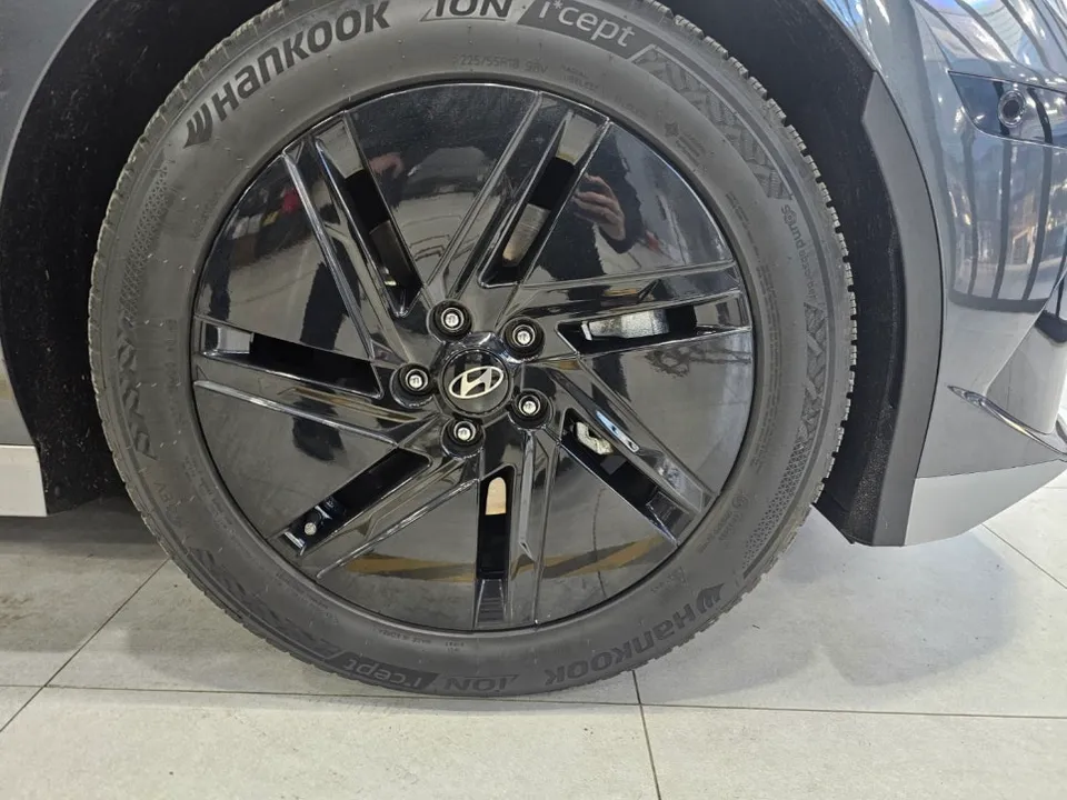 Hyundai IONIQ 5 vinyl wrap - Hyundai IONIQ 5 Vinyl Wrap Review — Cost & Durability photo 3