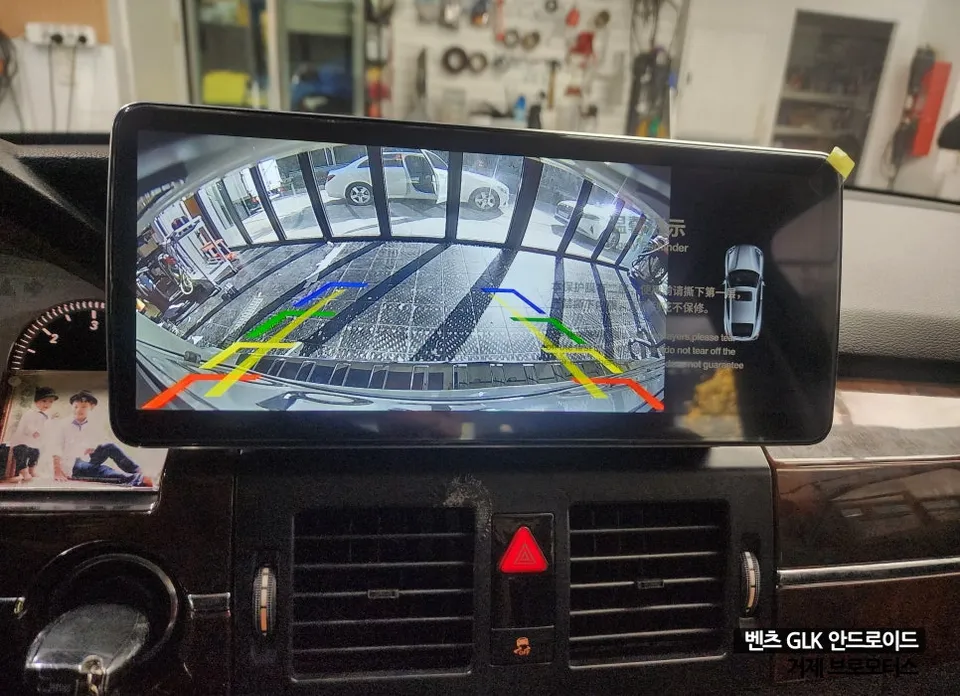 Mercedes-Benz GLKのAndroid Auto・CarPlay取付事例 施工写真 3-2