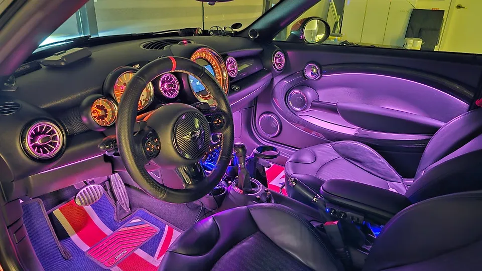 MINI MINI Cooper ambient lighting - MINI Cooper Ambient Lighting Review: Subtle Luxury Upgrade photo 3
