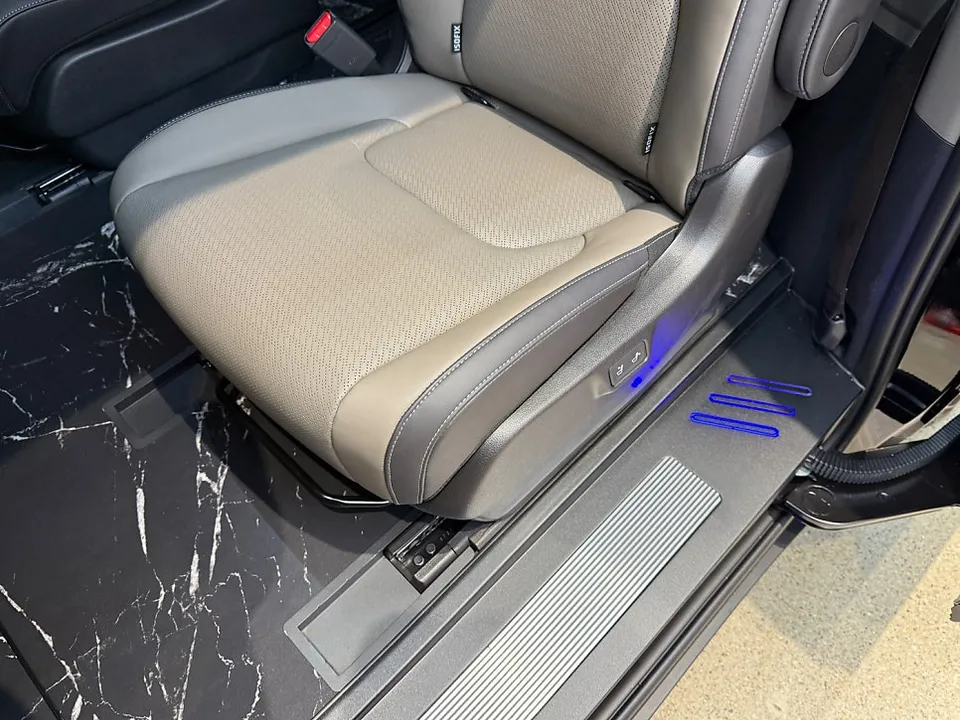 Kia Carnivalのカーフィルム施工事例|費用目安・仕上がり 施工写真 2-3