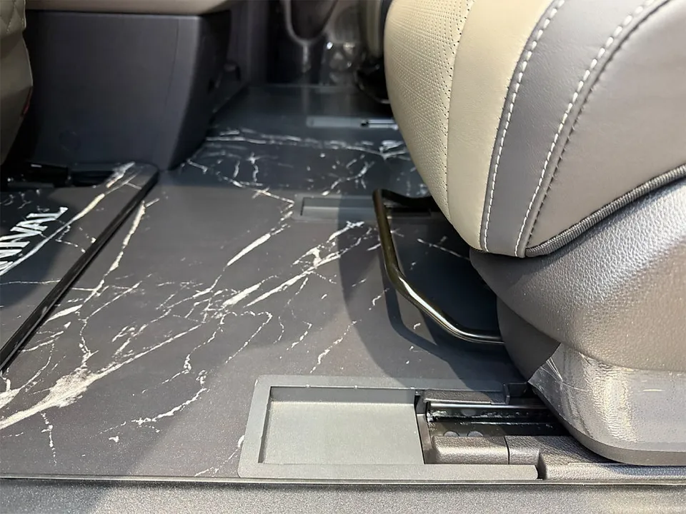 Kia Carnivalのカーフィルム施工事例|費用目安・仕上がり 施工写真 3-3