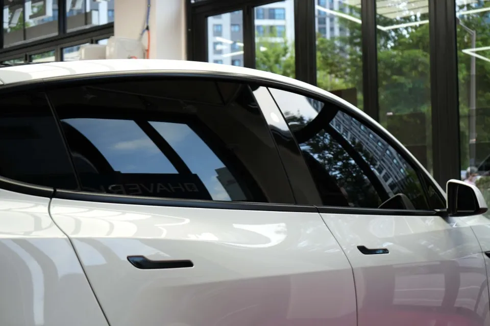 Tesla Model Yのカーフィルム施工事例｜費用目安・仕上がり 施工写真 1-2