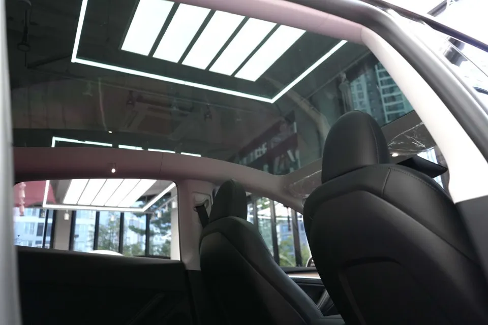 Tesla Model Yのカーフィルム施工事例｜費用目安・仕上がり 施工写真 1-3