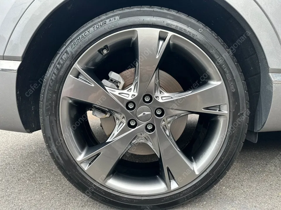 Genesis GV80のホイールリペア・塗装事例 施工写真 1-2