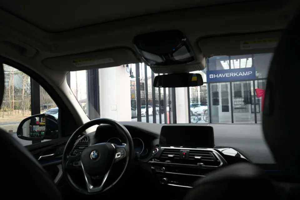 BMW X3 window tinting - BMW X3 Window Tinting Review: Perfect Re-application photo 6