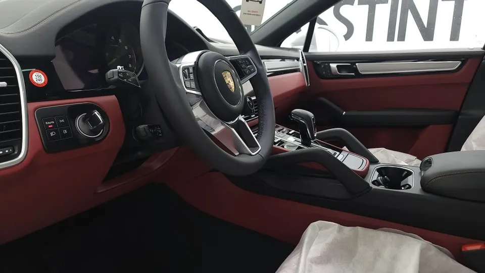 Porsche Cayenneのドラレコ取付事例|費用目安・仕上がり 施工写真 2-2
