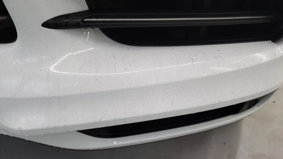 Porsche Cayenneのドラレコ取付事例|費用目安・仕上がり 施工写真 1-3