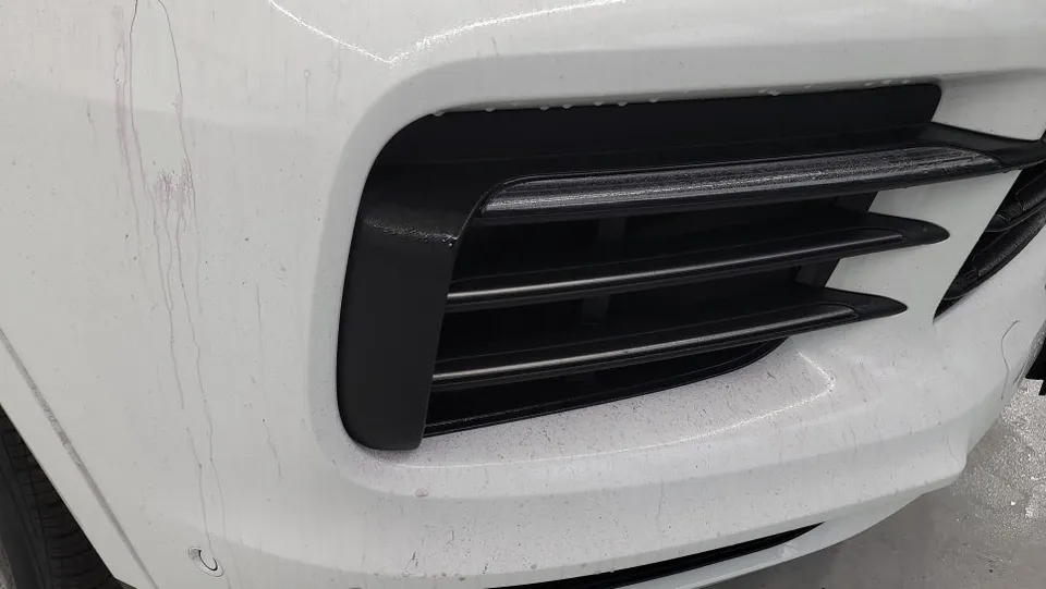 Porsche Cayenneのドラレコ取付事例|費用目安・仕上がり 施工写真 3-3