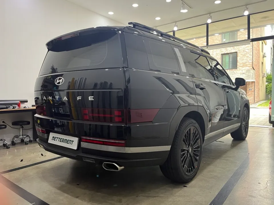 Hyundai Santa Fe MX5 vinyl wrap - Hyundai Santa Fe MX5 Vinyl Wrap Review: Satin Black Transformatio photo 4