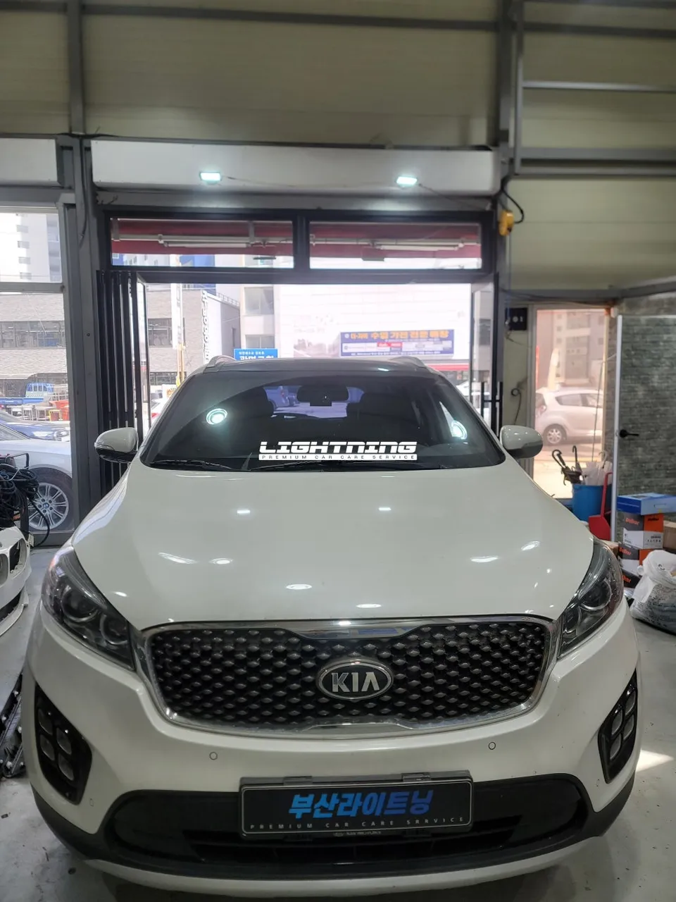 Kia Sorento UMのドライブレコーダー取付事例 施工写真 3