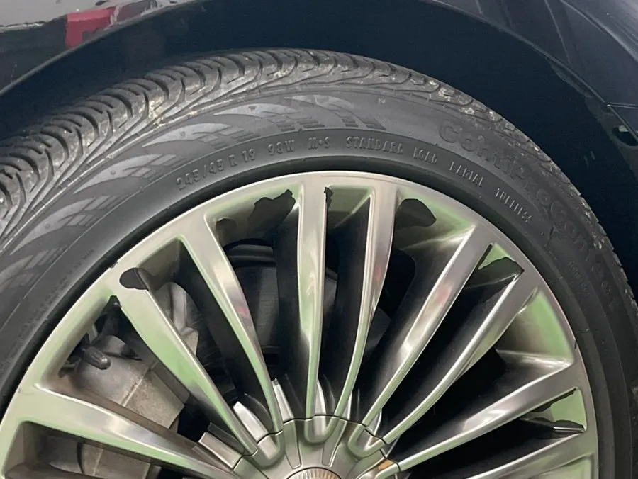Kia K900のホイールリペア・塗装事例 施工写真 3