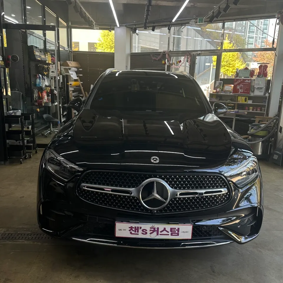 Mercedes-Benz GLCのカーラッピング事例｜費用目安・仕上がり 施工写真 2-1