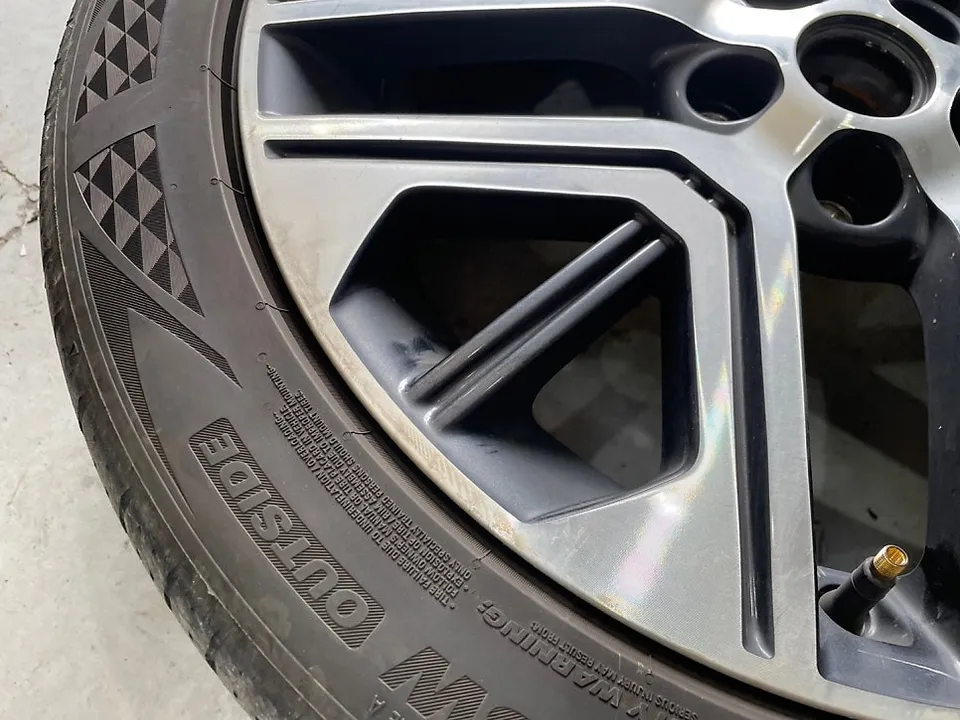Hyundai Azeraのホイールリペア・塗装事例 施工写真 5