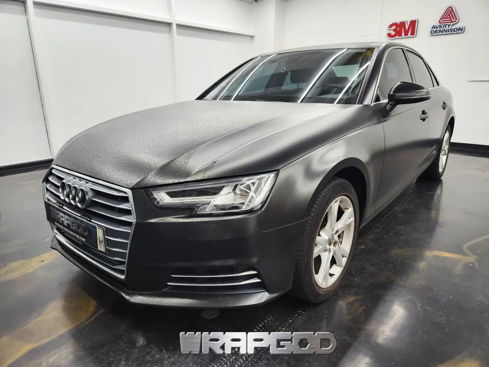 Audi A4のカーラッピング事例｜費用目安・仕上がり 施工写真 2-1