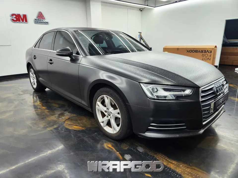 Audi A4のカーラッピング事例｜費用目安・仕上がり 施工写真 3-1