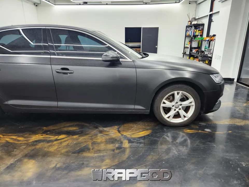 Audi A4のカーラッピング事例｜費用目安・仕上がり 施工写真 3-2