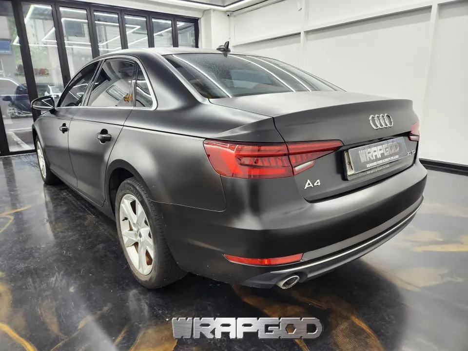 Audi A4のカーラッピング事例｜費用目安・仕上がり 施工写真 1-3