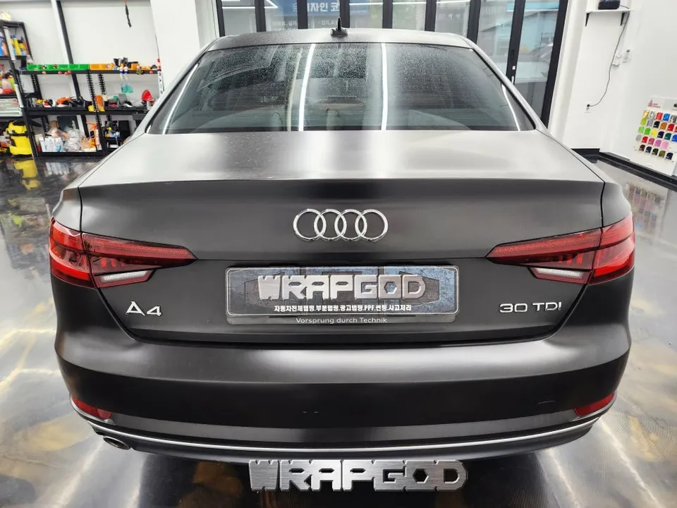 Audi A4のカーラッピング事例｜費用目安・仕上がり 施工写真 3-3