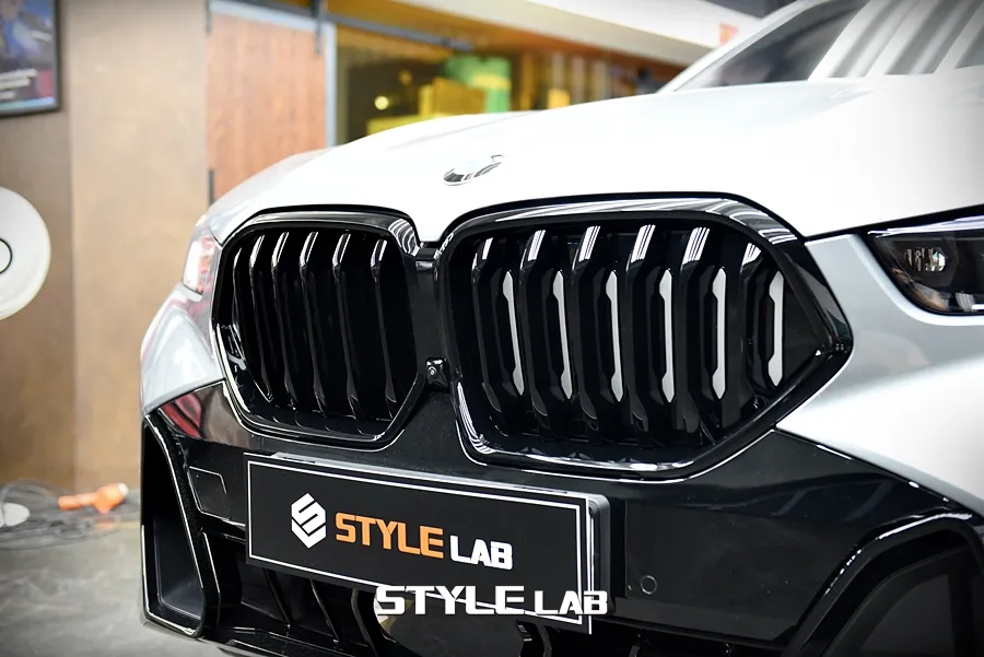 BMW X6 vinyl wrap - BMW X6 Vinyl Wrap Review: Black Grille & Gloss Black Accents photo 6