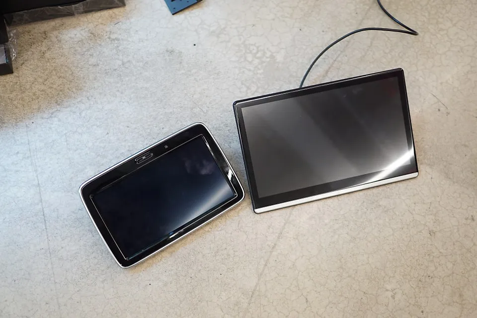 Mercedes-Benz S-Class W222 oem options - Mercedes-Benz S-Class W222 Rear Monitor Upgrade Review photo 4