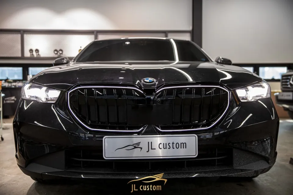 BMW 520i G60 ambient lighting - BMW 520i G60 Ambient Lighting Review — Iconic Glow Revealed photo 6