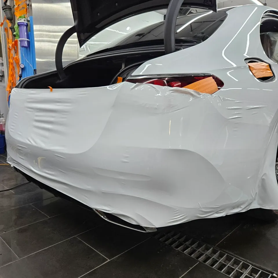 Mercedes-Benz Eクラス W213のカーラッピング事例 施工写真 1-2