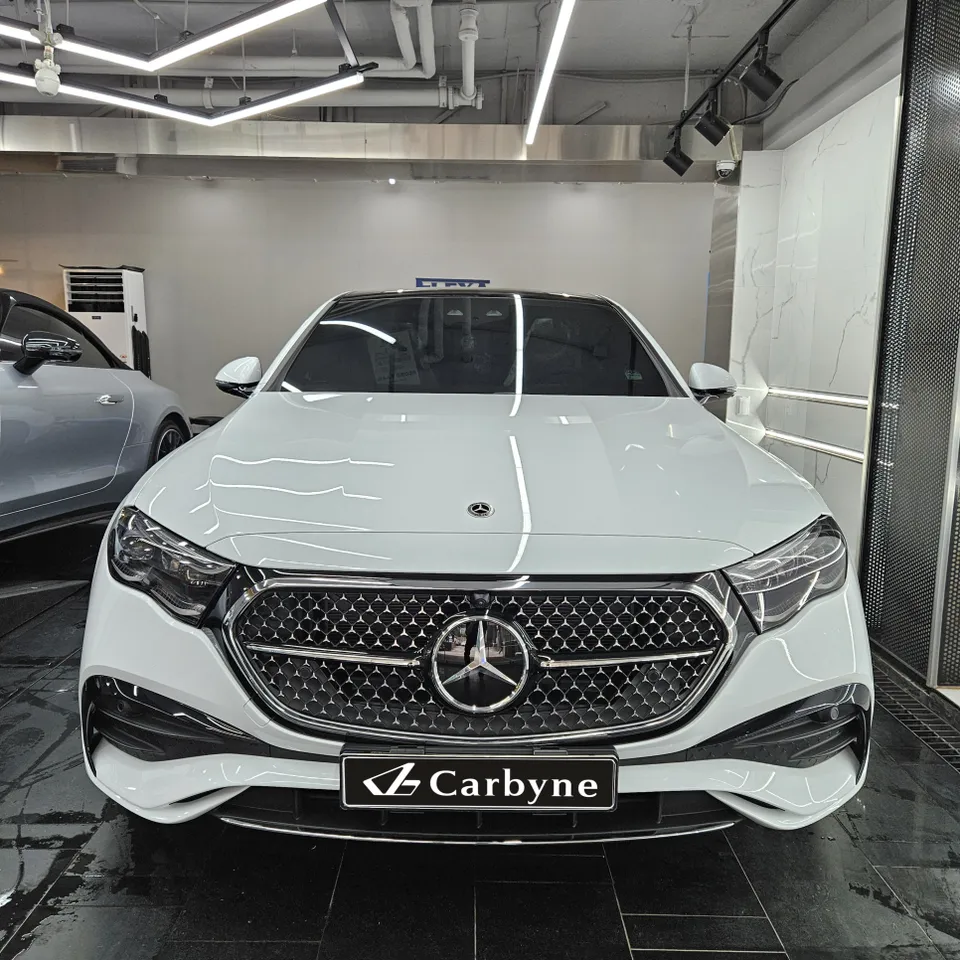 Mercedes-Benz Eクラス W213のカーラッピング事例 施工写真 2-2