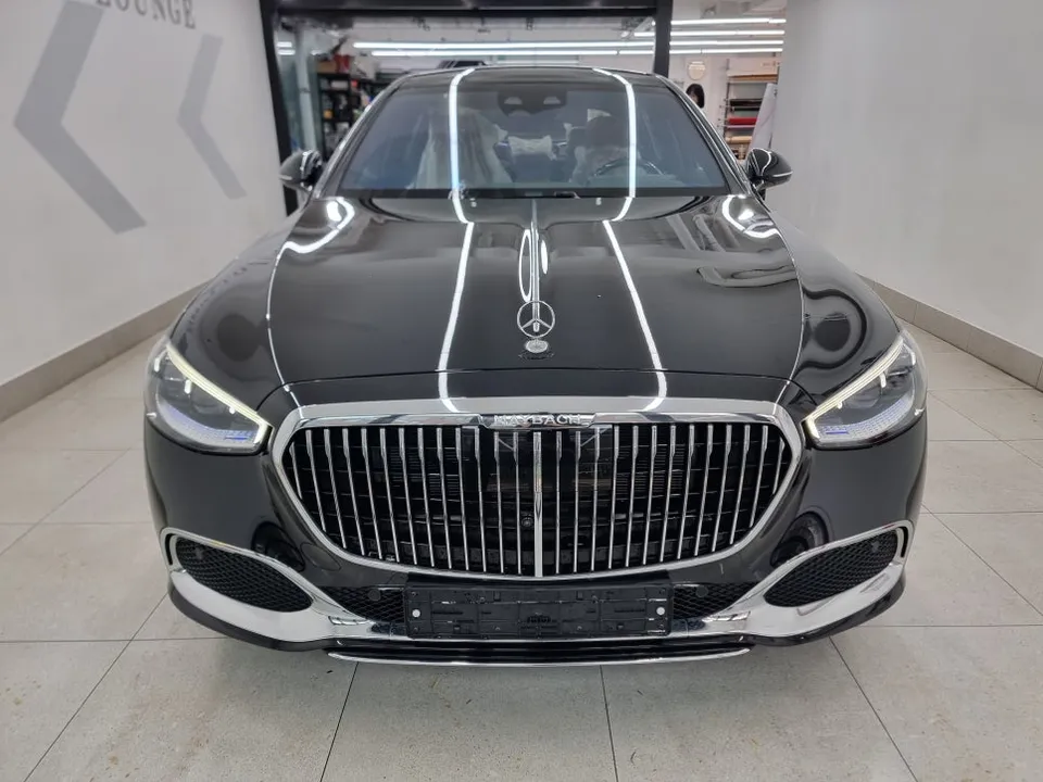 Mercedes-Benz S580 Maybachのカーラッピング事例|費用目安・仕上がり 施工写真 2-1