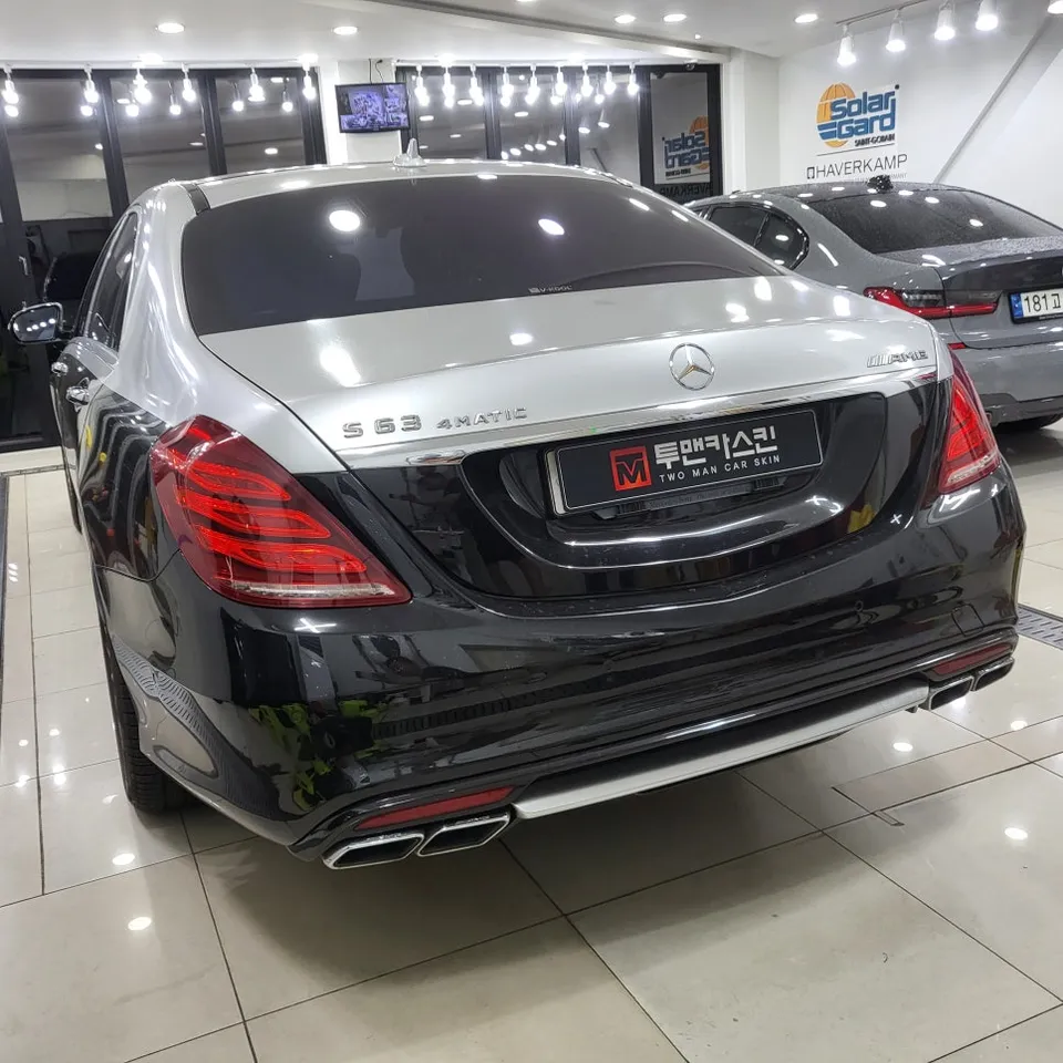 Mercedes-Benz S63 AMGのカーラッピング事例|BMWカラーで高級感アップ 施工写真 1-2