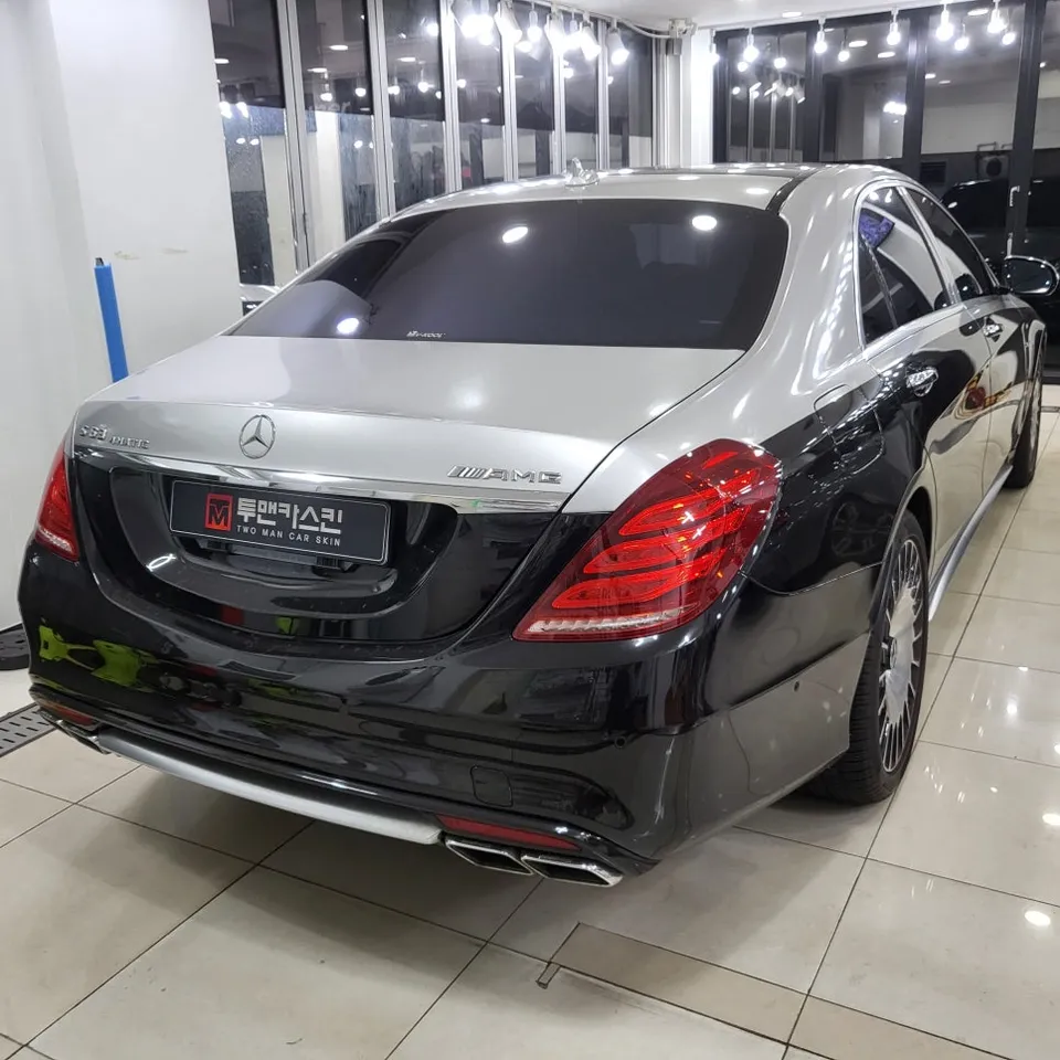 Mercedes-Benz S63 AMGのカーラッピング事例|BMWカラーで高級感アップ 施工写真 2-2