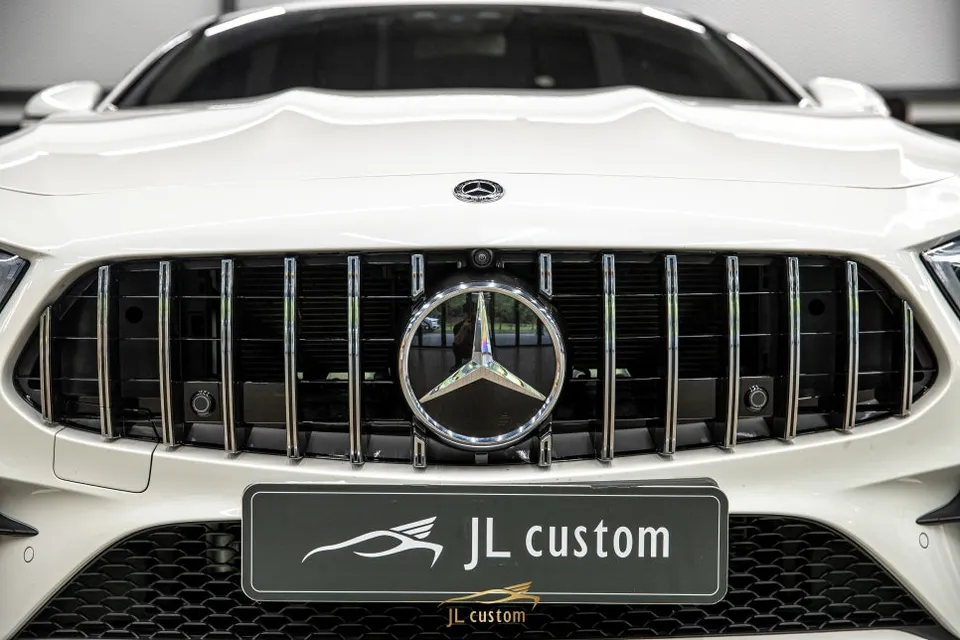 Mercedes-Benz CLS body kit - Mercedes-Benz CLS Body Kit & Aero Parts Review — Enhanced Style photo 3