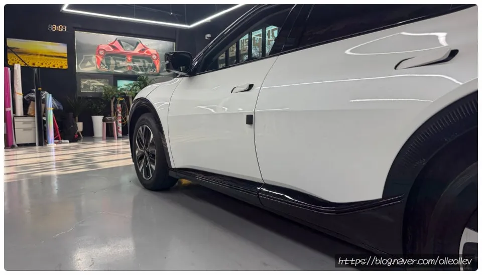 Kia EV6のPPF施工事例|クローム除去とツートンラッピング 施工写真 3-2