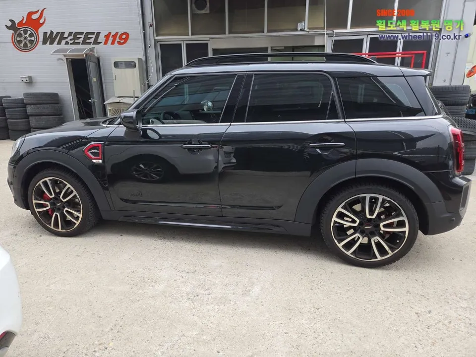 MINI Countrymanのホイールリペア・塗装事例 施工写真 3